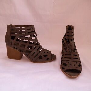 Qupid Tan Cutout Block Heel Sandals